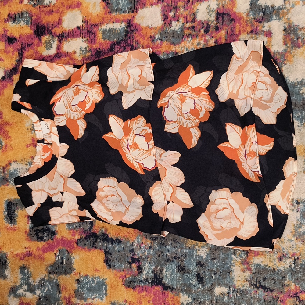 EUC Cabi Top Ruffle Floral Office Chic Moody